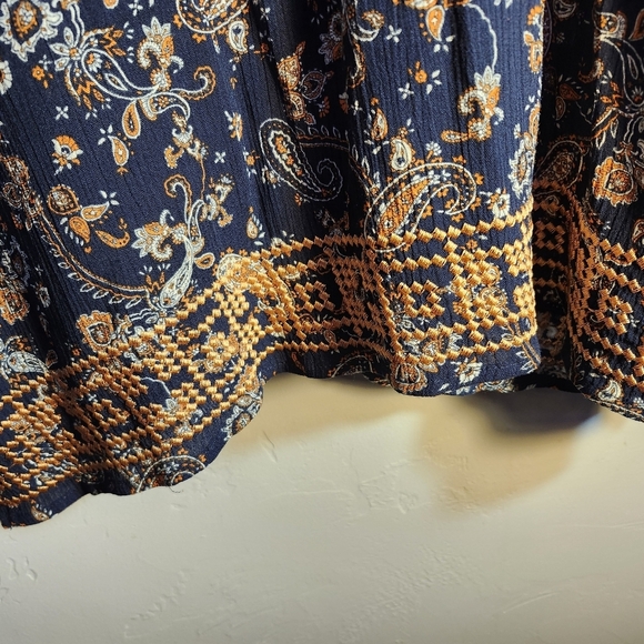 Magnolia Grace Elegant Navy Paisley Embroidered Tunic Top Sz L - Picture 4 of 9